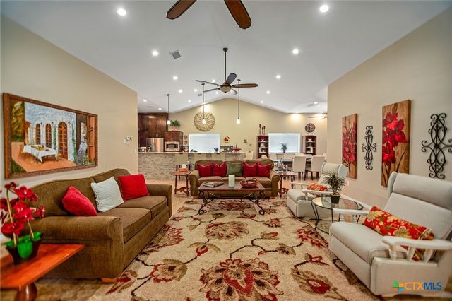 265 Coastal Oaks Loop, Port O'connor, TX 77982