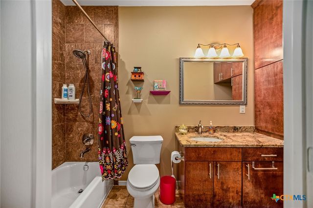 265 Coastal Oaks Loop, Port O'connor, TX 77982