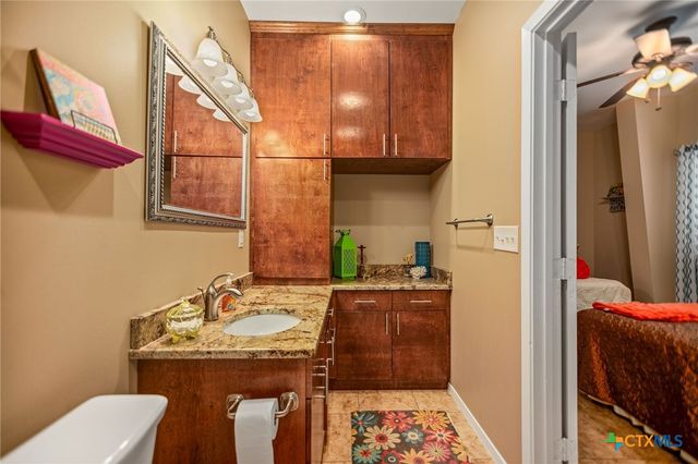 265 Coastal Oaks Loop, Port O'connor, TX 77982