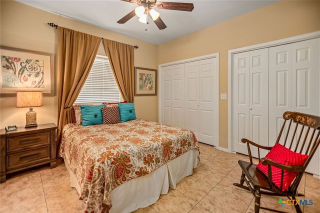 265 Coastal Oaks Loop, Port O'connor, TX 77982