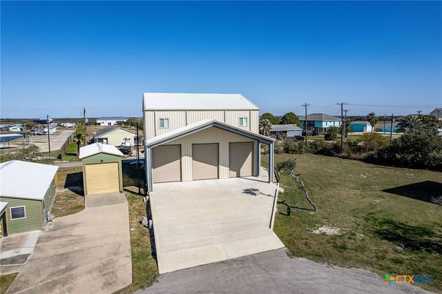 265 Coastal Oaks Loop, Port O'connor, TX 77982