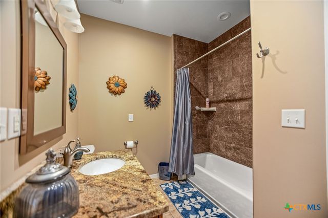 265 Coastal Oaks Loop, Port O'connor, TX 77982