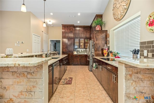 265 Coastal Oaks Loop, Port O'connor, TX 77982