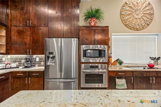 265 Coastal Oaks Loop, Port O'connor, TX 77982