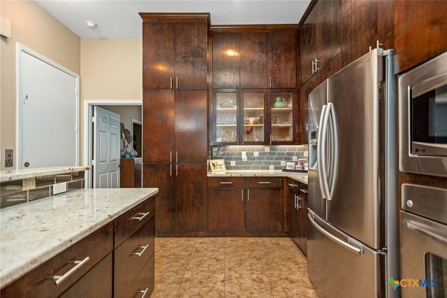 265 Coastal Oaks Loop, Port O'connor, TX 77982