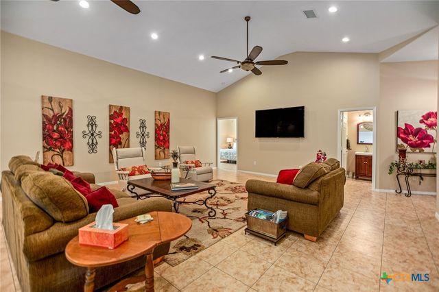 265 Coastal Oaks Loop, Port O'connor, TX 77982