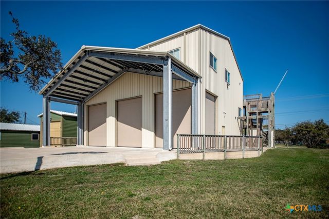 265 Coastal Oaks Loop, Port O'connor, TX 77982