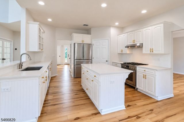 9 Schindler Way, Livingston Twp., NJ 07039