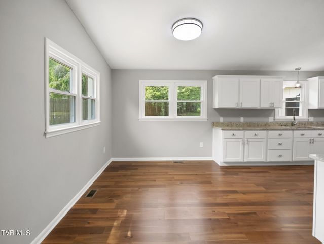 121 Northeast Hill Drive, Abingdon, VA 24210