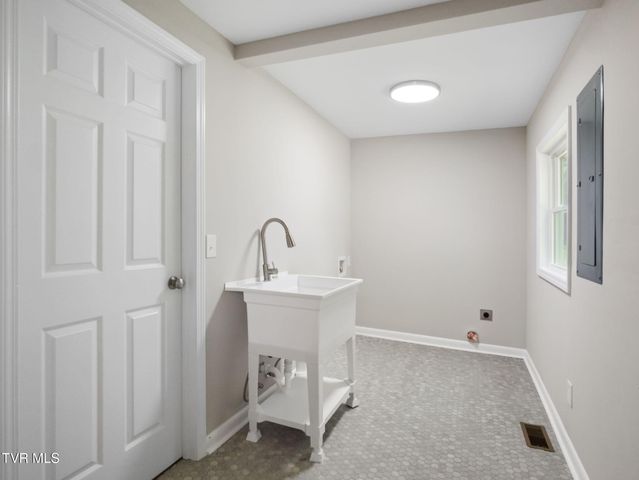 121 Northeast Hill Drive, Abingdon, VA 24210