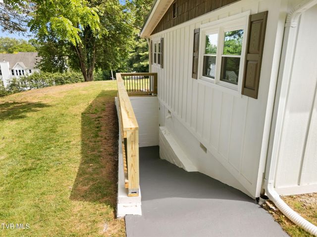 121 Northeast Hill Drive, Abingdon, VA 24210