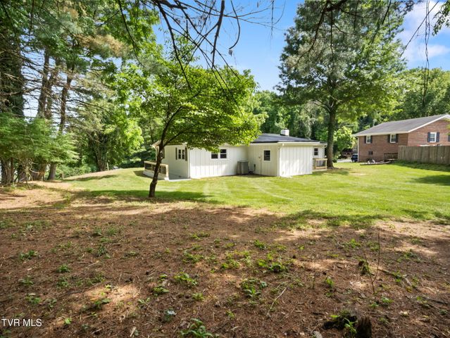 121 Northeast Hill Drive, Abingdon, VA 24210