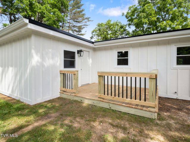 121 Northeast Hill Drive, Abingdon, VA 24210