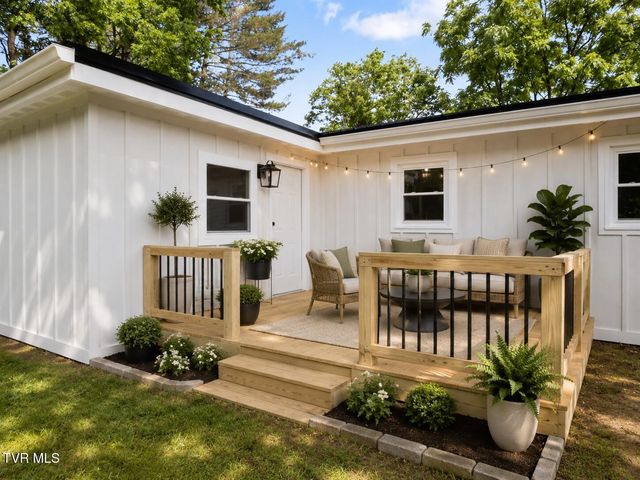 121 Northeast Hill Drive, Abingdon, VA 24210