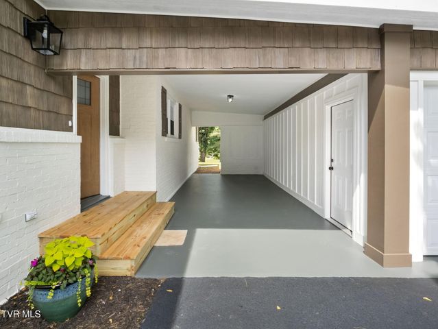 121 Northeast Hill Drive, Abingdon, VA 24210