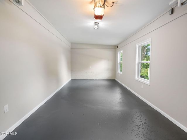 121 Northeast Hill Drive, Abingdon, VA 24210