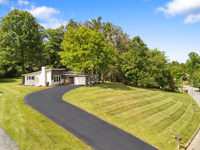 121 Northeast Hill Drive, Abingdon, VA 24210