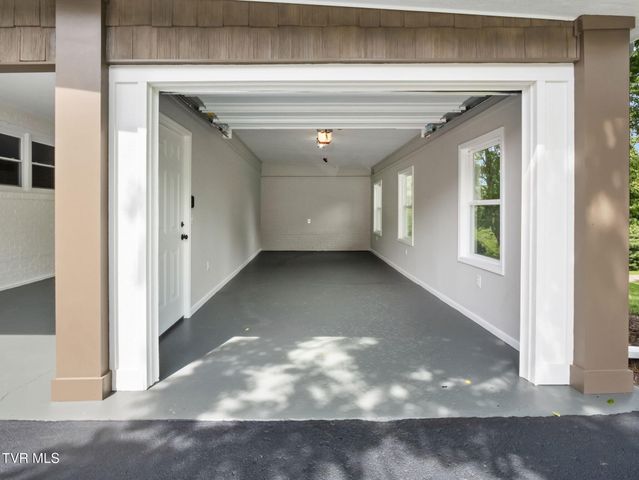 121 Northeast Hill Drive, Abingdon, VA 24210