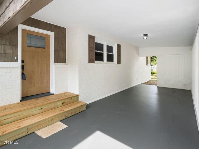 121 Northeast Hill Drive, Abingdon, VA 24210