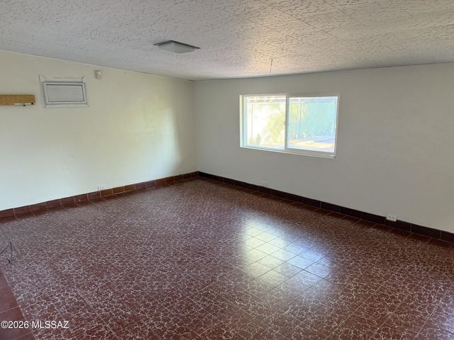 911 W Estrada, Tucson, AZ 85745