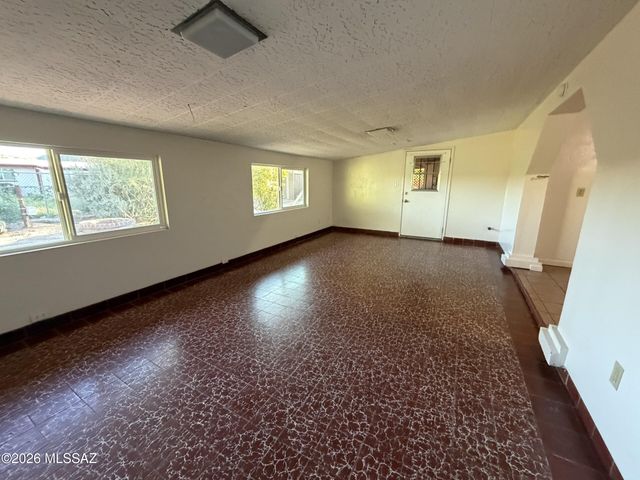 911 W Estrada, Tucson, AZ 85745