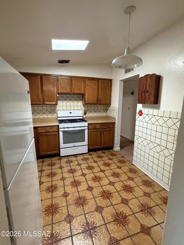 911 W Estrada, Tucson, AZ 85745
