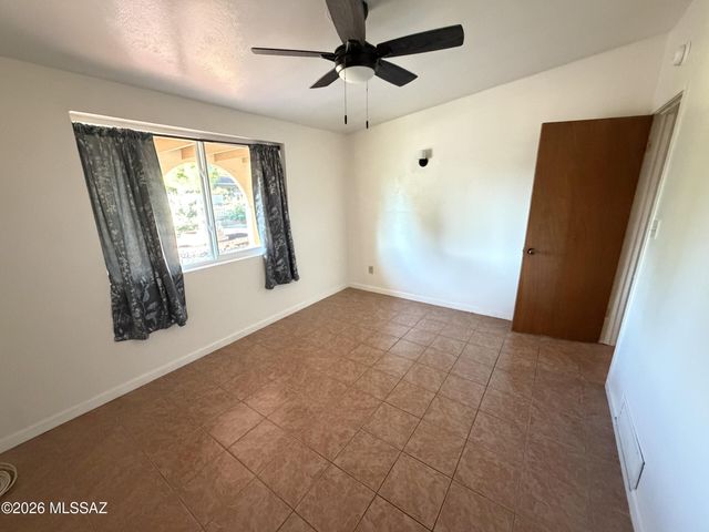 911 W Estrada, Tucson, AZ 85745