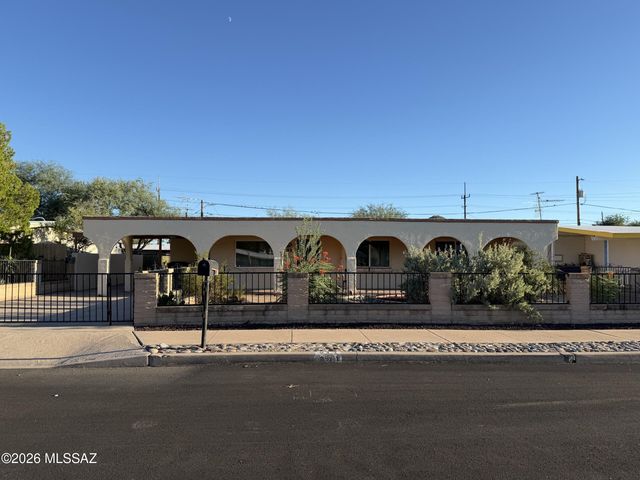 911 W Estrada, Tucson, AZ 85745