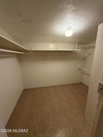 911 W Estrada, Tucson, AZ 85745