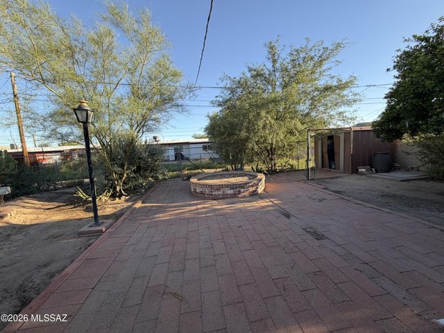 911 W Estrada, Tucson, AZ 85745