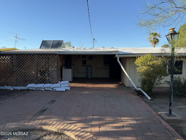 911 W Estrada, Tucson, AZ 85745