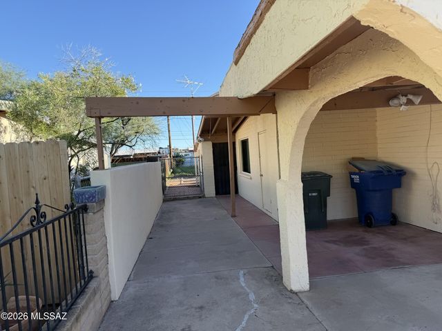 911 W Estrada, Tucson, AZ 85745