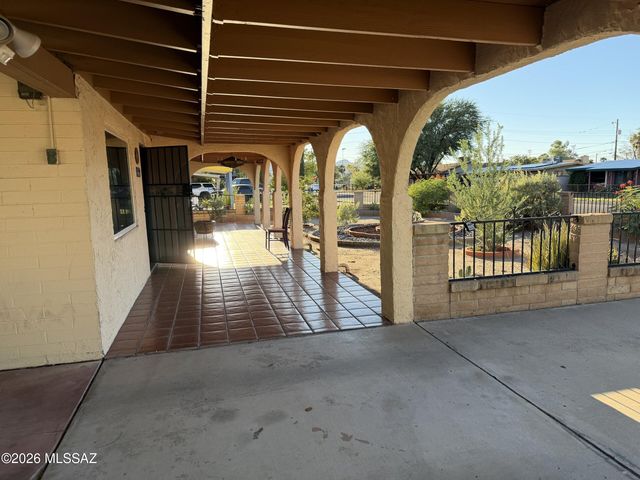 911 W Estrada, Tucson, AZ 85745