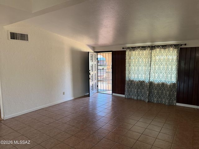911 W Estrada, Tucson, AZ 85745