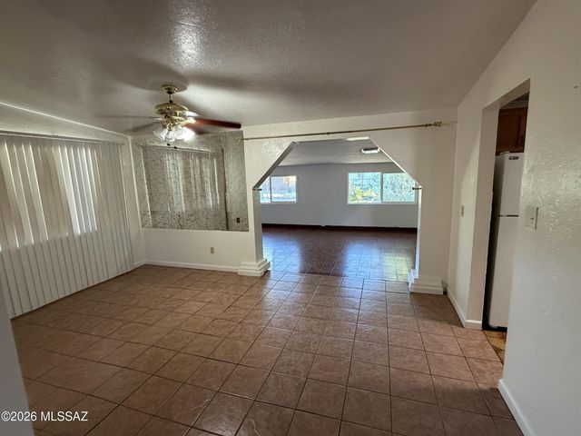 911 W Estrada, Tucson, AZ 85745