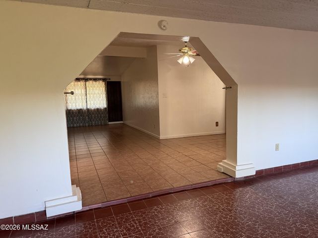 911 W Estrada, Tucson, AZ 85745