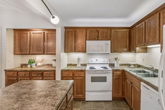 1350 Douglas Drive N 309, Golden Valley, MN 55422