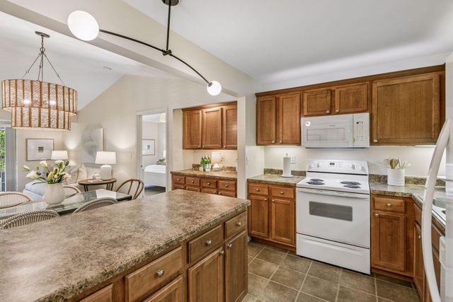 1350 Douglas Drive N 309, Golden Valley, MN 55422