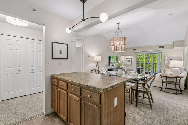 1350 Douglas Drive N 309, Golden Valley, MN 55422