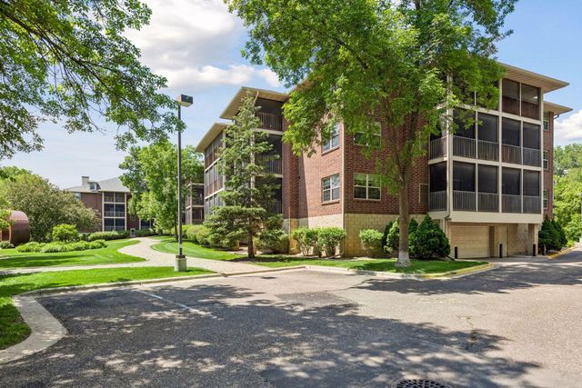 1350 Douglas Drive N 309, Golden Valley, MN 55422