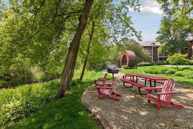 1350 Douglas Drive N 309, Golden Valley, MN 55422