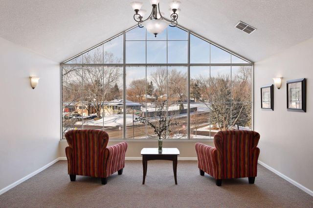 1350 Douglas Drive N 309, Golden Valley, MN 55422