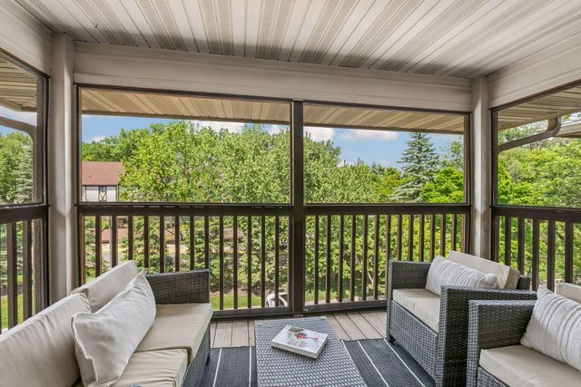 1350 Douglas Drive N 309, Golden Valley, MN 55422