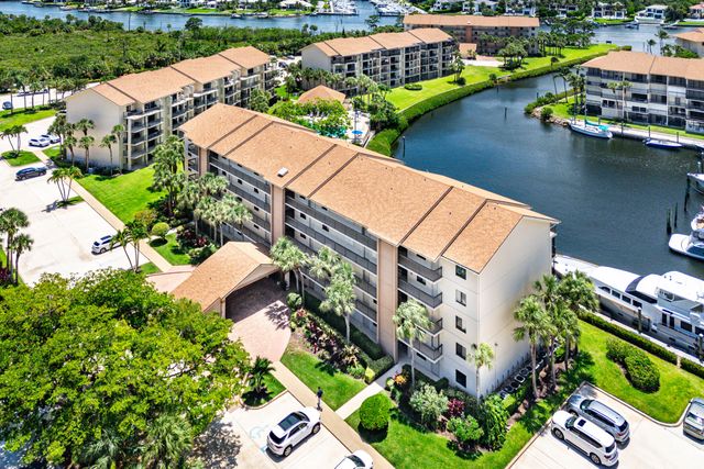 1301 Seafarer Circle 403, Jupiter, FL 33477