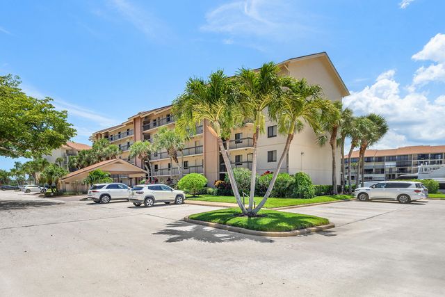 1301 Seafarer Circle 403, Jupiter, FL 33477