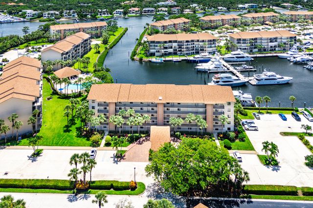 1301 Seafarer Circle 403, Jupiter, FL 33477