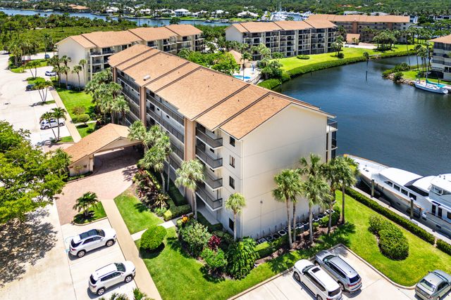 1301 Seafarer Circle 403, Jupiter, FL 33477