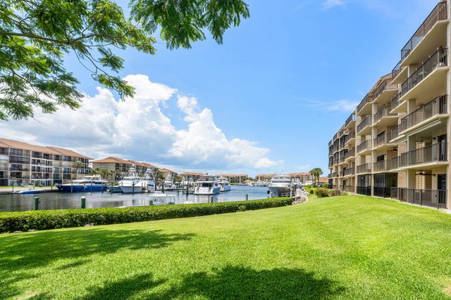 1301 Seafarer Circle 403, Jupiter, FL 33477
