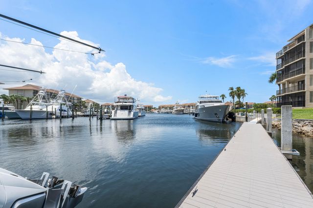 1301 Seafarer Circle 403, Jupiter, FL 33477