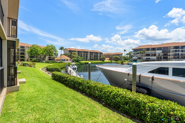 1301 Seafarer Circle 403, Jupiter, FL 33477